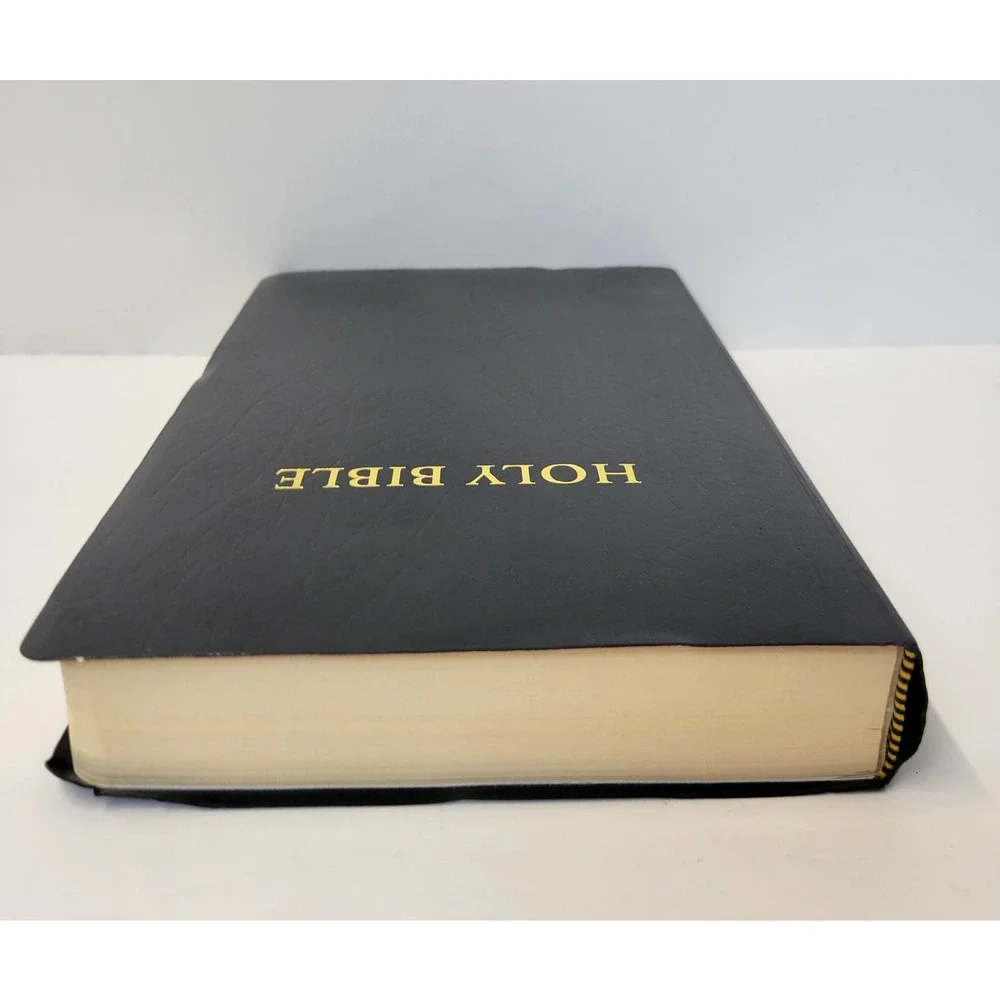Holy Bible NLT Gift & Award Edition‎ Tyndale Black Leather Red Letter Book